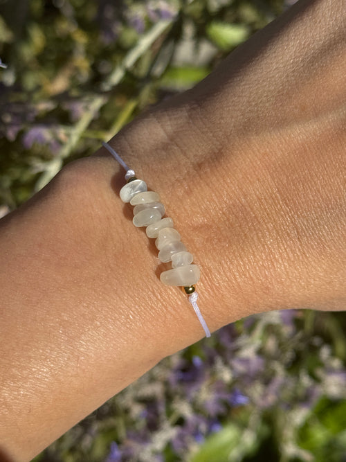 Bracelet ajustable en pierre de lune - cordon blanc