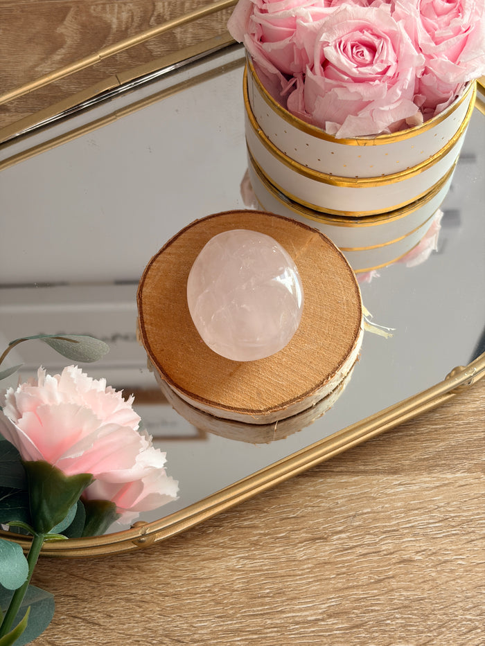 Galet en quartz rose (petits défauts)
