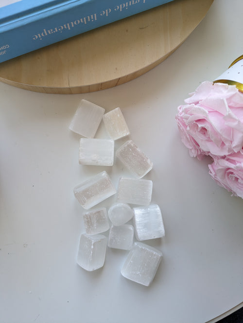 Pierre roulée en selenite